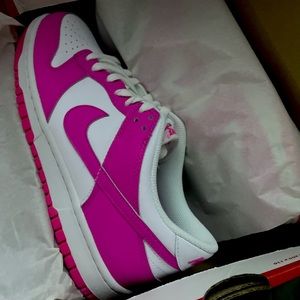 Nike dunk low white/laser fuchsia 7Y